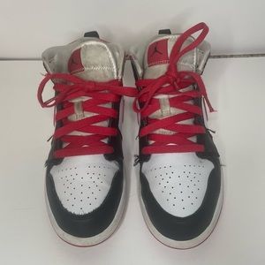 Jordan 1 Mid very berry shoes